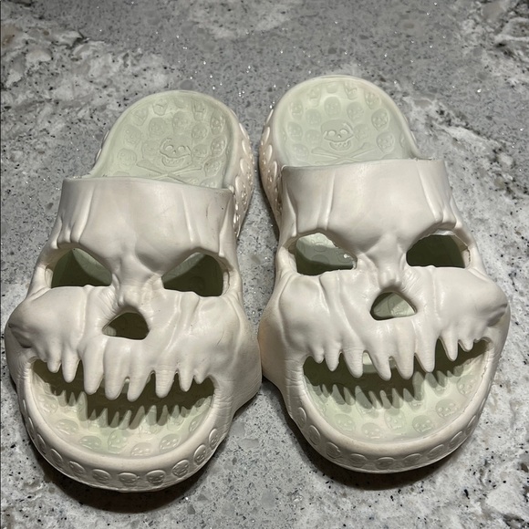 Other - Skull Design White Slides - Size EU38.5
